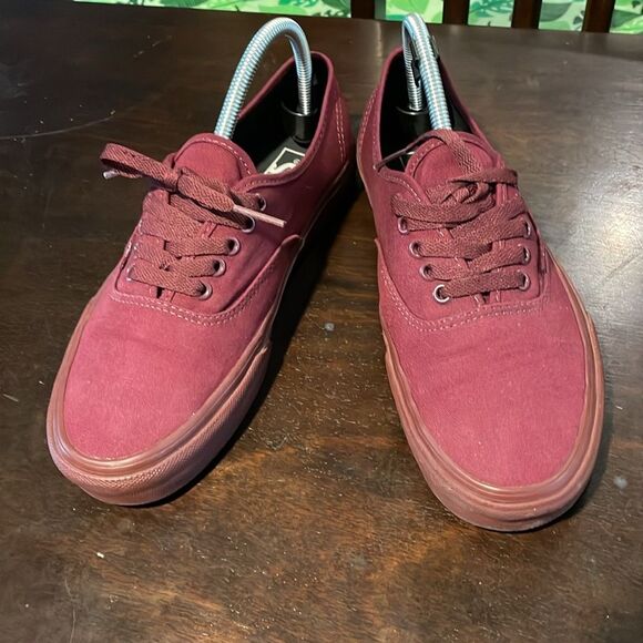 Men’s 8.5 women’s 10bburgundy vans - Picture 1 of 8